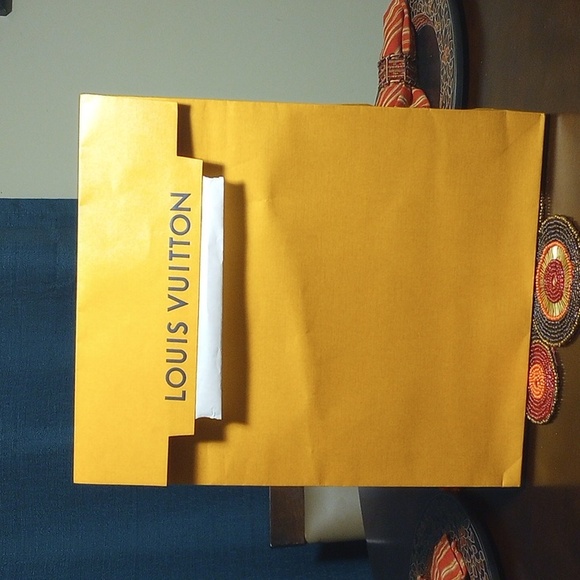 Louis Vuitton Gift Bag - Picture 7 of 8